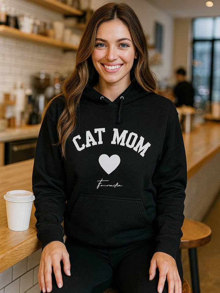 Felpa con cappuccio Furmilia Cat Mom With Heart per la vendita all'ingrosso da parte di Furmilia