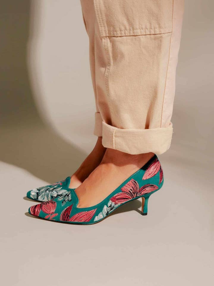 Mangará Atelier - Wholesale High Heels - Women's - Grey Suede Embroidered Pumps – Kitten Heel Style5