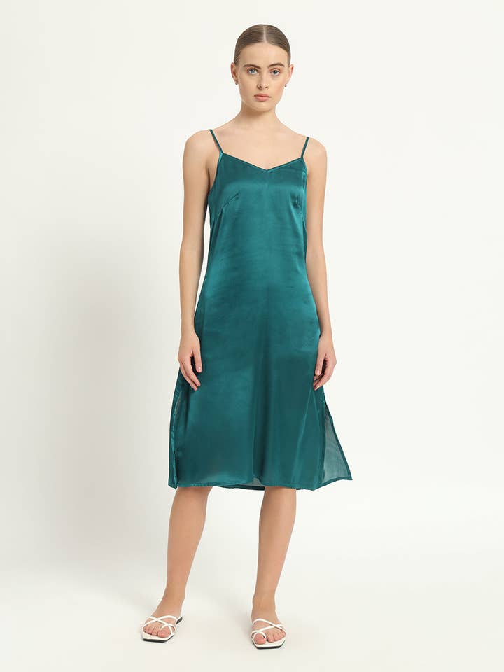 Abito da notte in raso Grace color verde petrolio scuro per la vendita all'ingrosso da parte di Thevasa