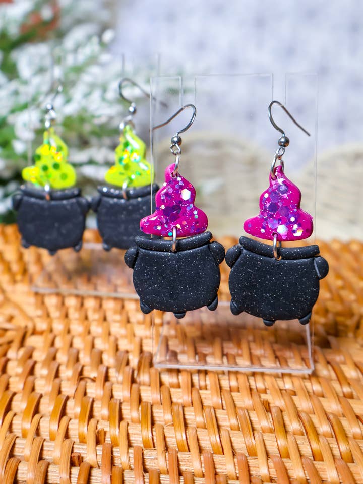 Boucles d'oreilles chaudron pour la vente par Ivy Lane Clay Co.