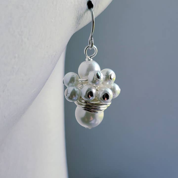 Orecchini "Mulberry" in Argento e Perla/Ispirazione Vintage per la vendita all'ingrosso da parte di Teahan K Jewelry