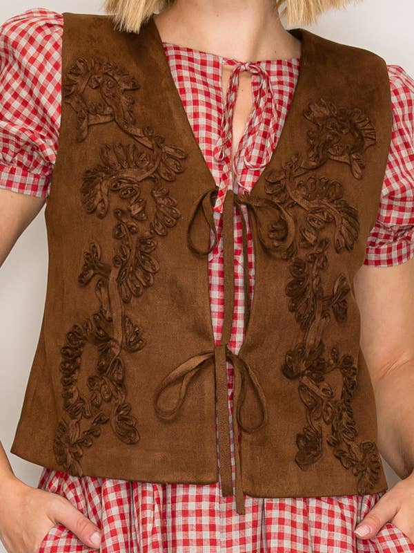 C2024 - CHALECO BORDADO DE ANTE para venta al por mayor de Curds and Whey