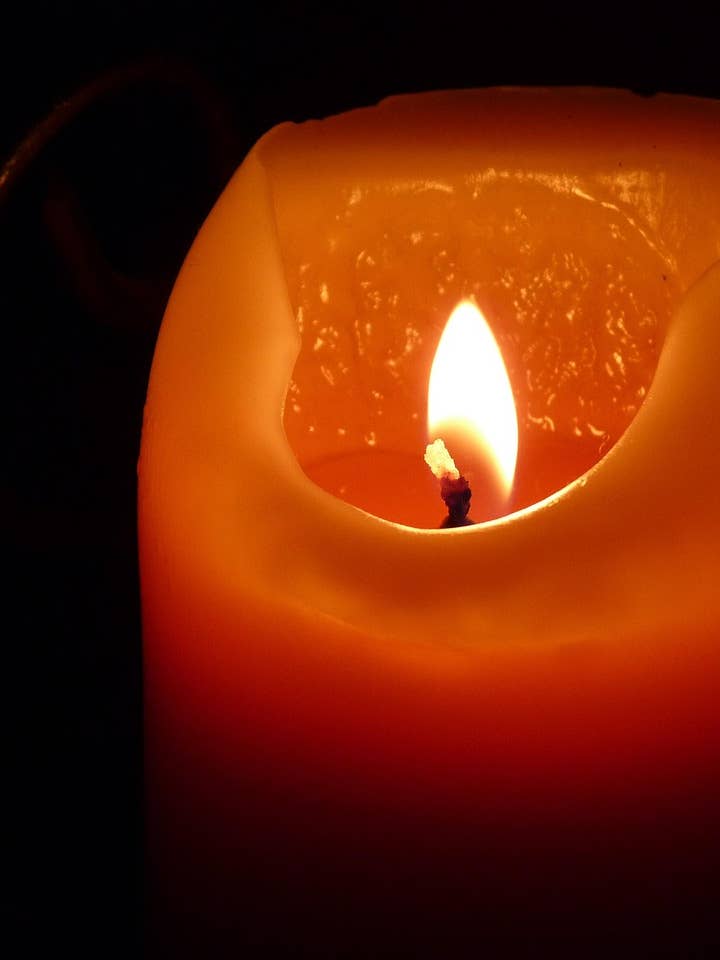 "48H" Pillar - Beeswax Candle (approximately 445g) for wholesale by La Manufacture du Miel