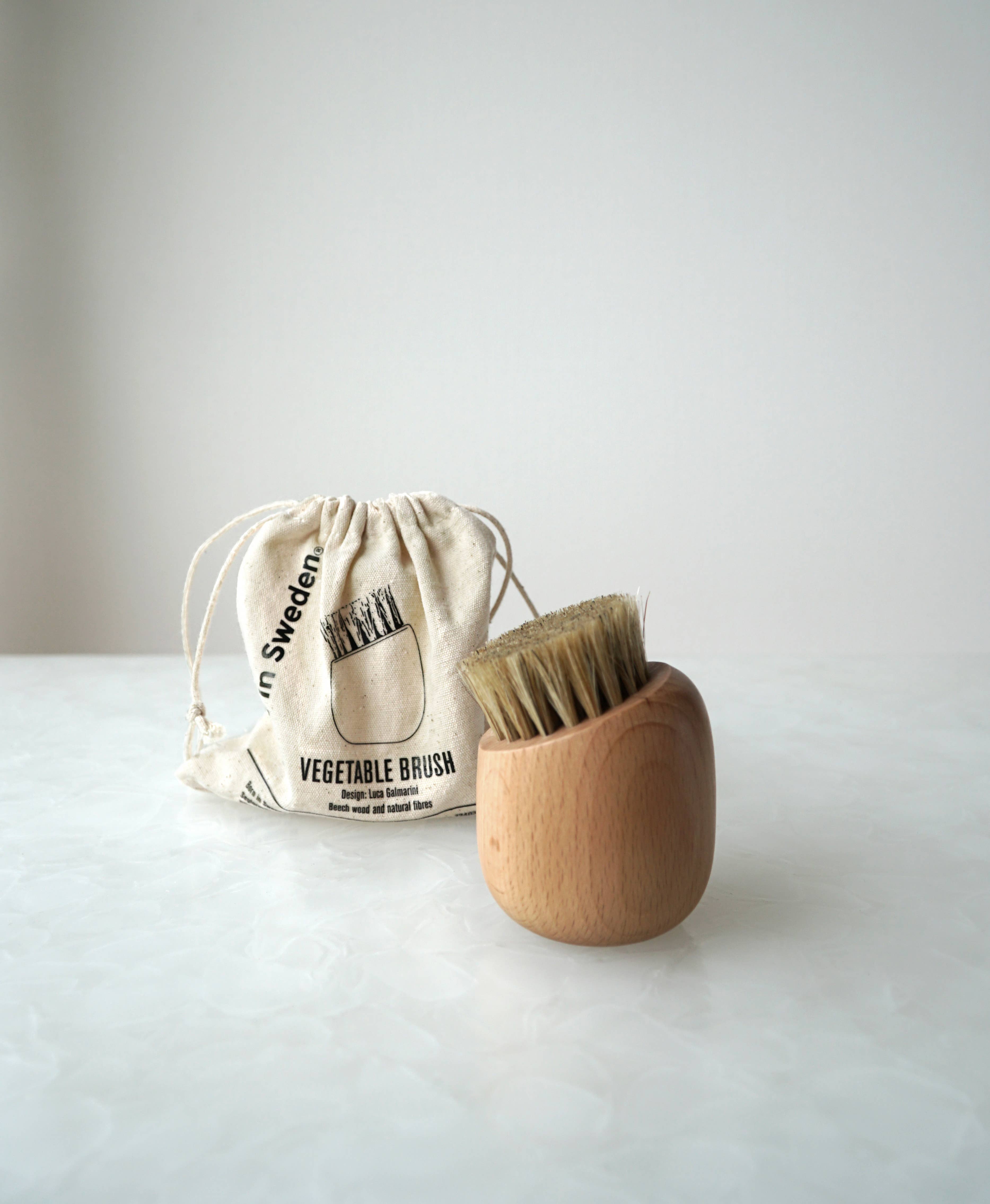 Born in Sweden AB – wholesale Städborste – Grönsaksborste i bokträ och vildsvinshår1