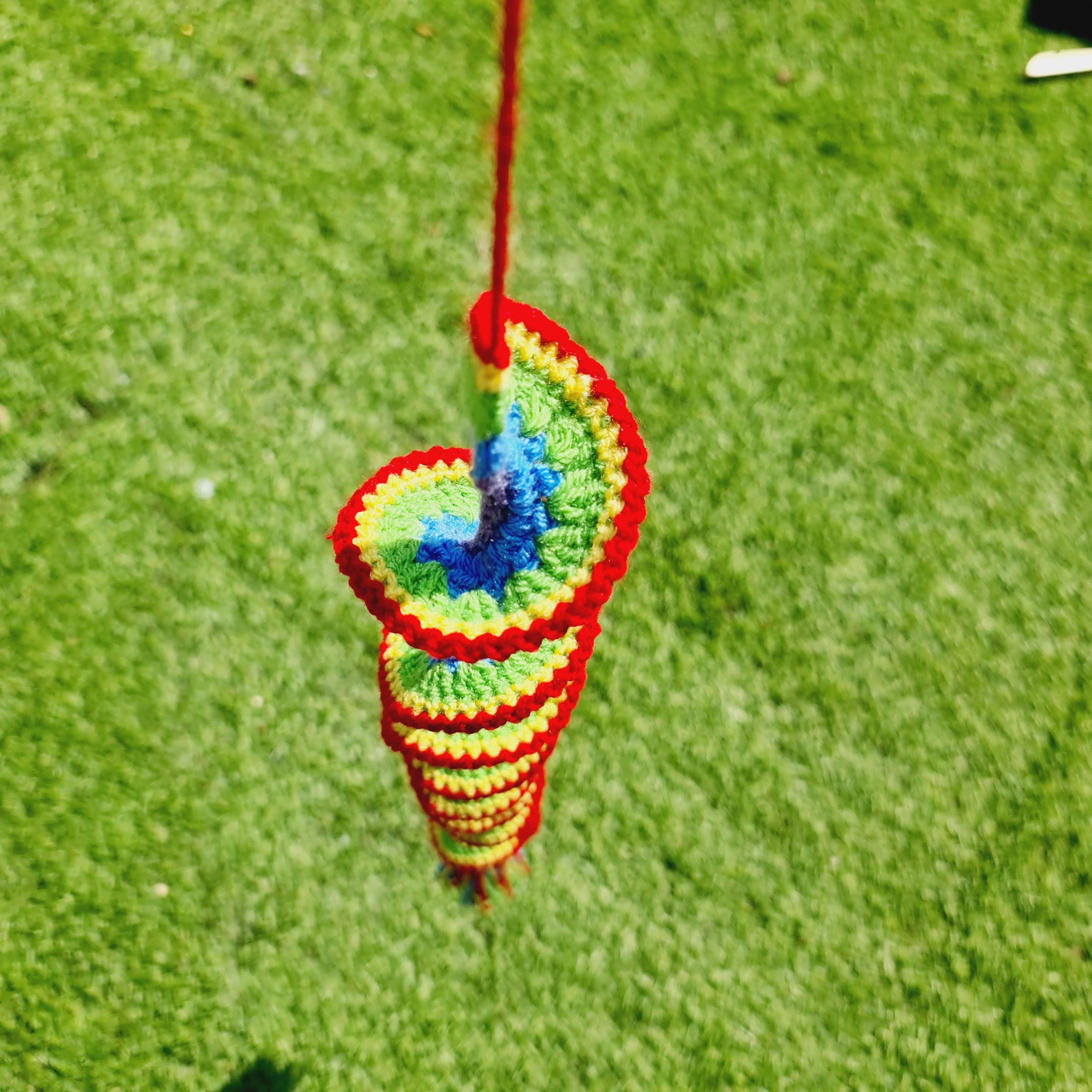 Sarah Lou Crafts – wholesale Wind spinner – Rainbow Wind Spinner - Home & Garden Décor3