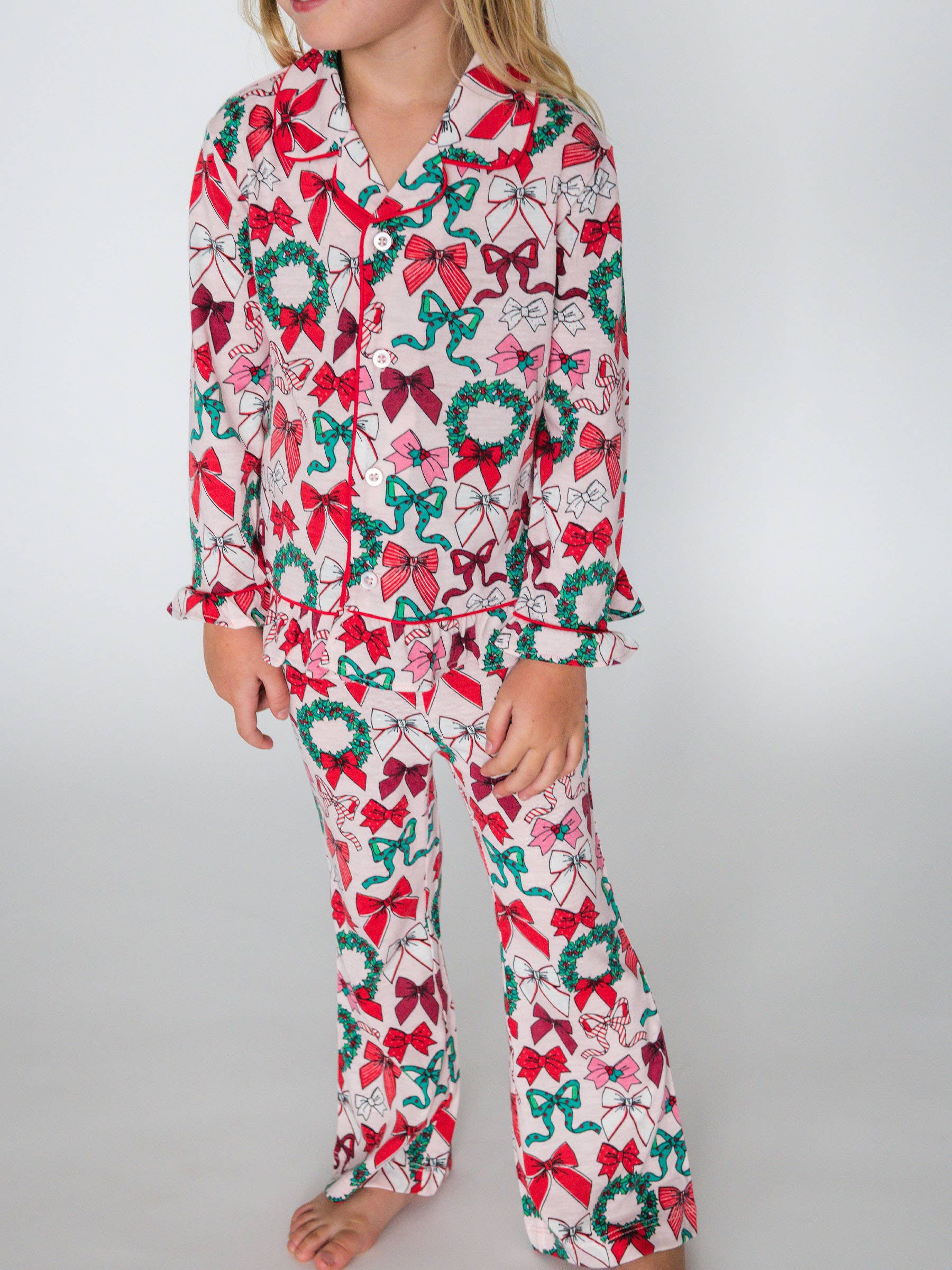 Rose Ensemble de pyjama à volants avec boutons et manches longues SoftSnooze™ pour filles avec nœuds Holly en vente sur Faire1