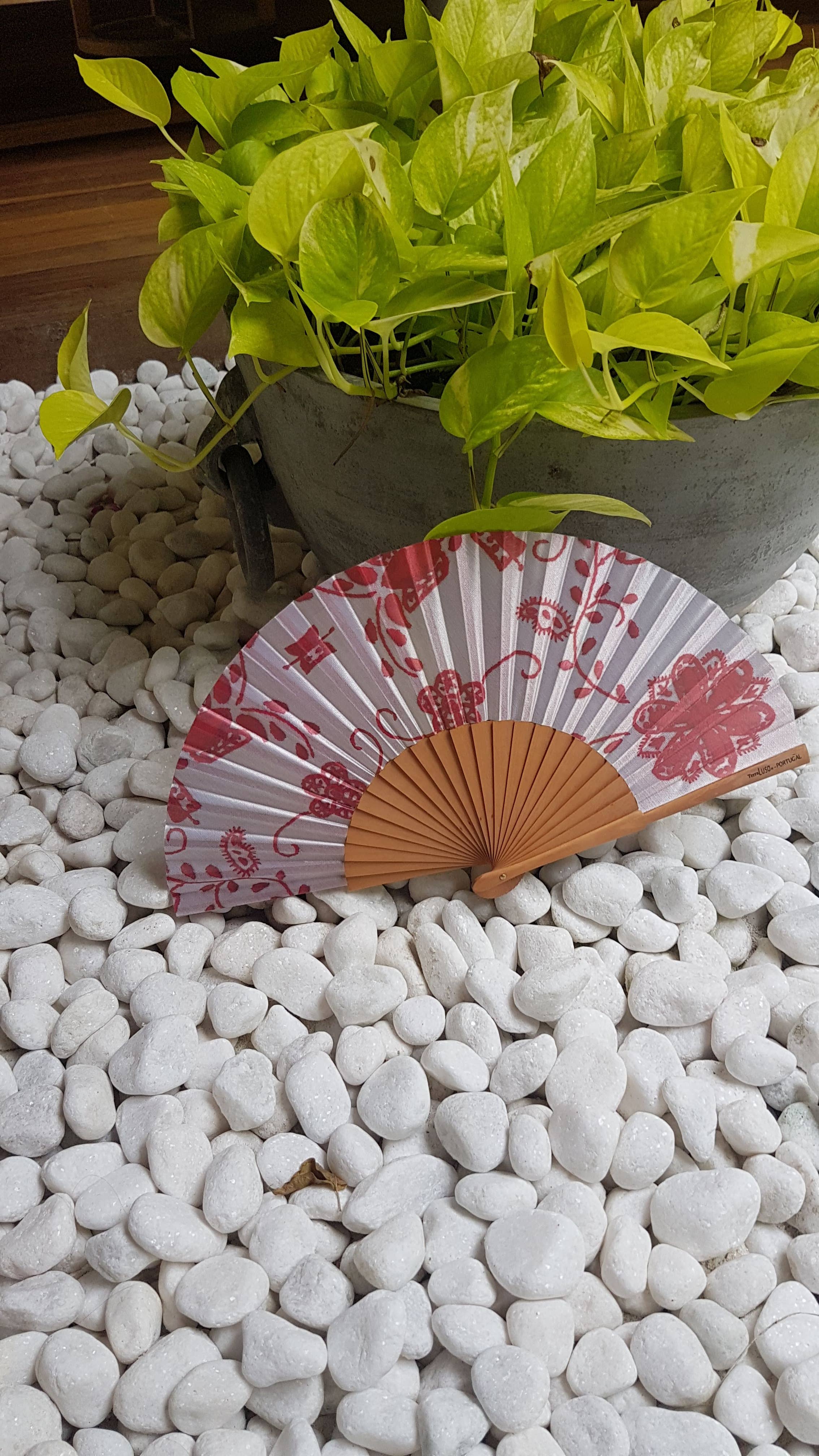 Terra Lusa – wholesale Handheld folding fan – Guimaraes Embroidered Fan2