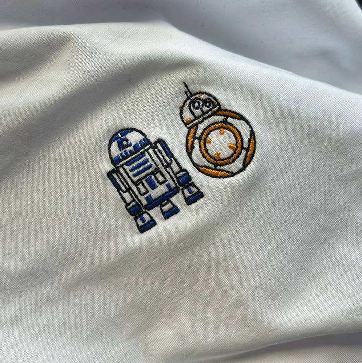 Besticktes T-Shirt mit Droiden für den Großhandel von Juste un t-shirt