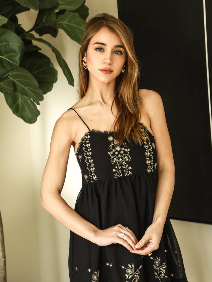 ABITO KYLO FLOWY NERO per la vendita all'ingrosso da parte di Tolani