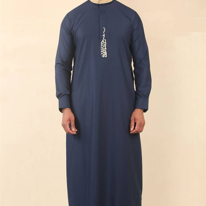 Thobe Homme Arabie Saoudite Émirati Vêtement Islamique Jubba Robe pour la vente par Infinity Leather (Upperclass Fashions Ltd)