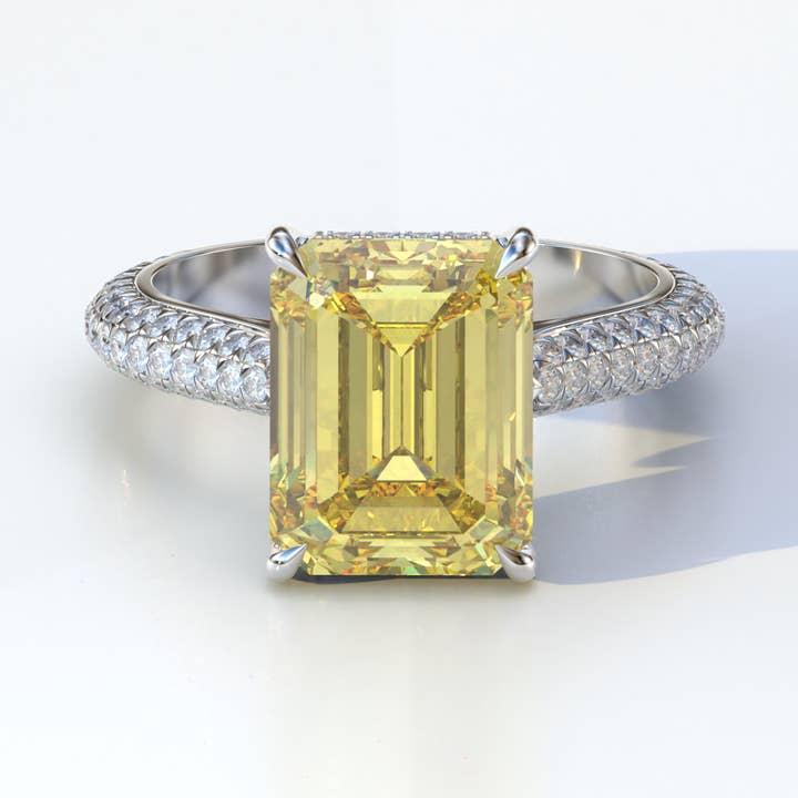 Bague en diamant de laboratoire taille émeraude rose de 2 carats avec halo caché et pavé - Emme pour la vente par Mohana Jewels - Luxury