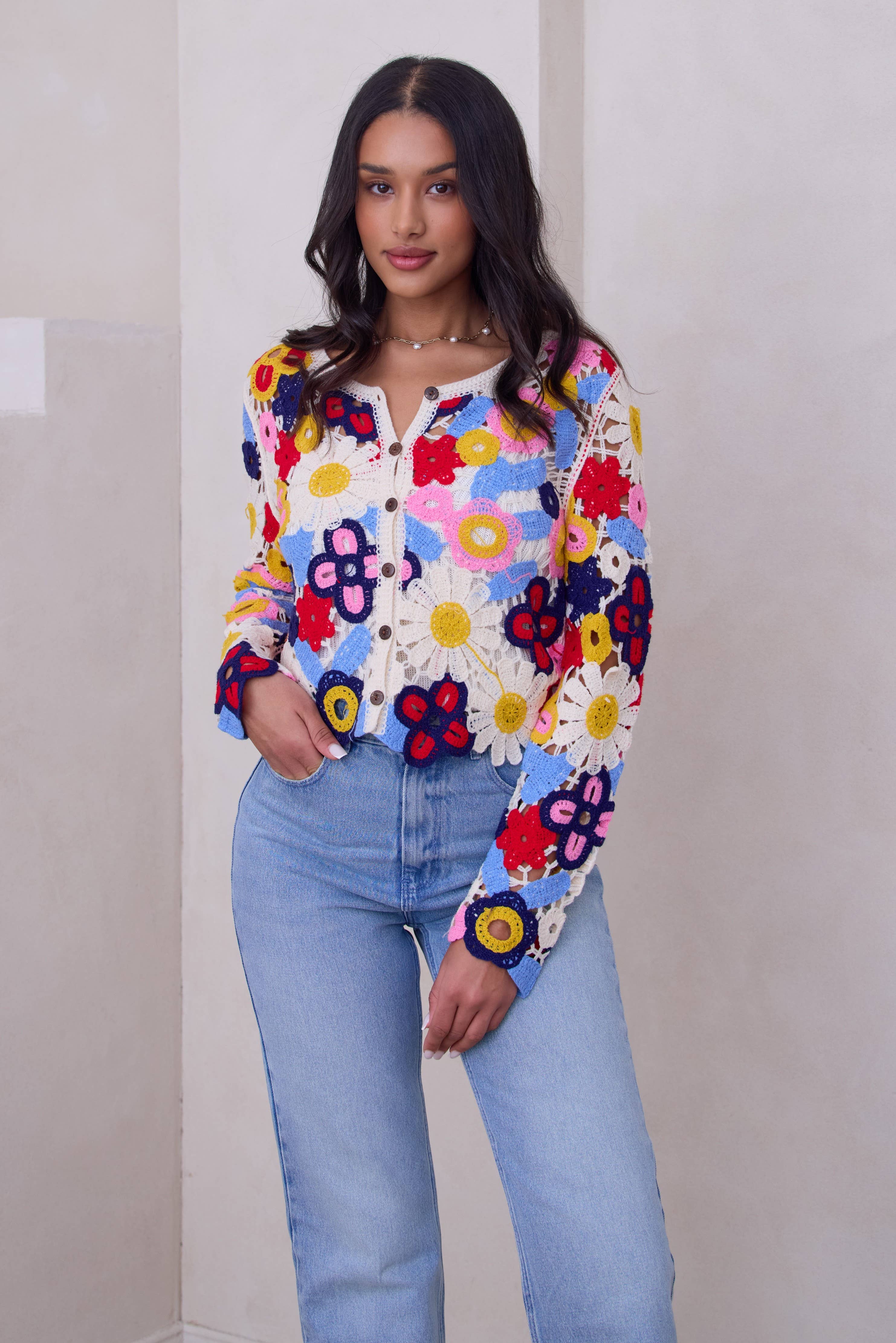 SAACHI – Großhandel Jacke – Damen – Bunter Häkel-Cardigan mit Blumenmuster, kurz geschnitten8