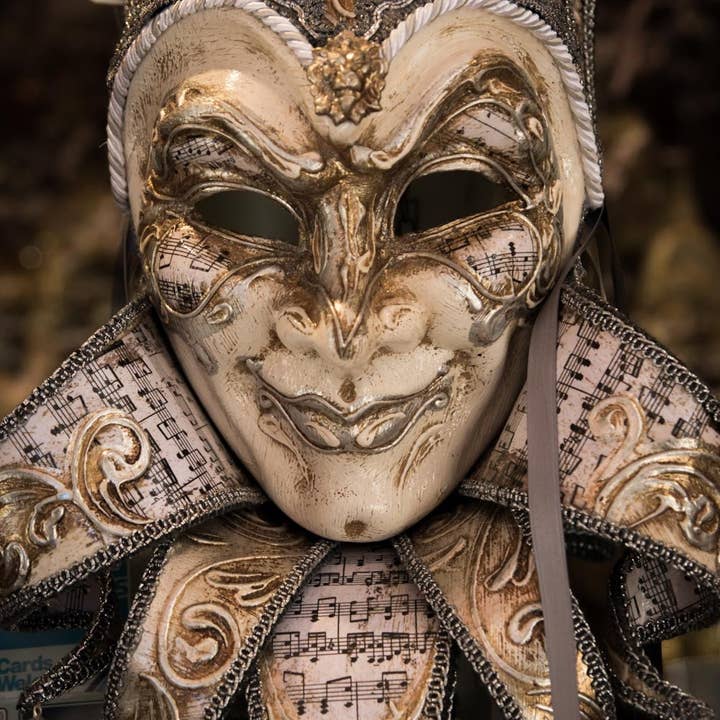 Photographie artistique du masque vénitien - Décoration murale multi-tailles pour la vente par Hope Decor