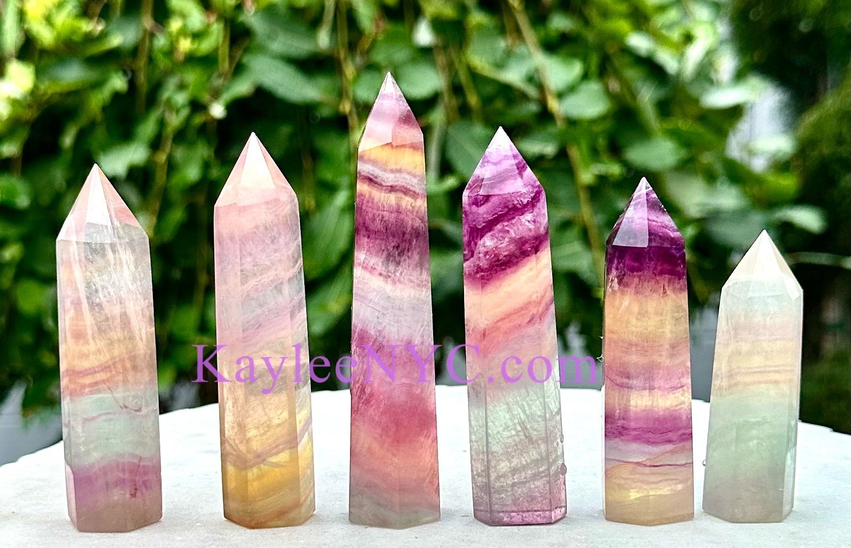 KayleeNYC - Vendita all'ingrosso Pietra/cristallo spirituale - Cristalli naturali di fluorite candy a forma di obelisco da 1 lb1