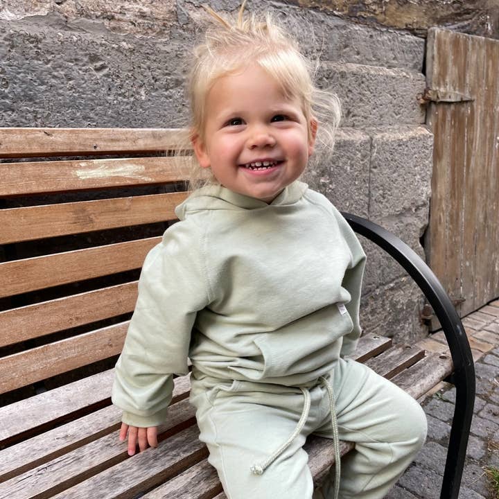 Sweat à capuche bio Sage pour la vente par Love Ko The Label