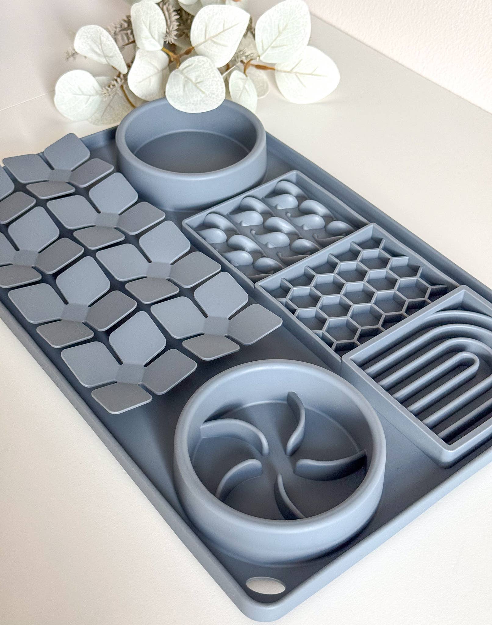 Doggotique - Wholesale Pet Food Mat - Dog - Dog feeding station, lick mat, lick mat1