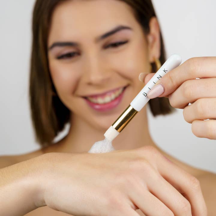 Blink Professional - Wholesale Eye make-up brush - Cleaning Brush1