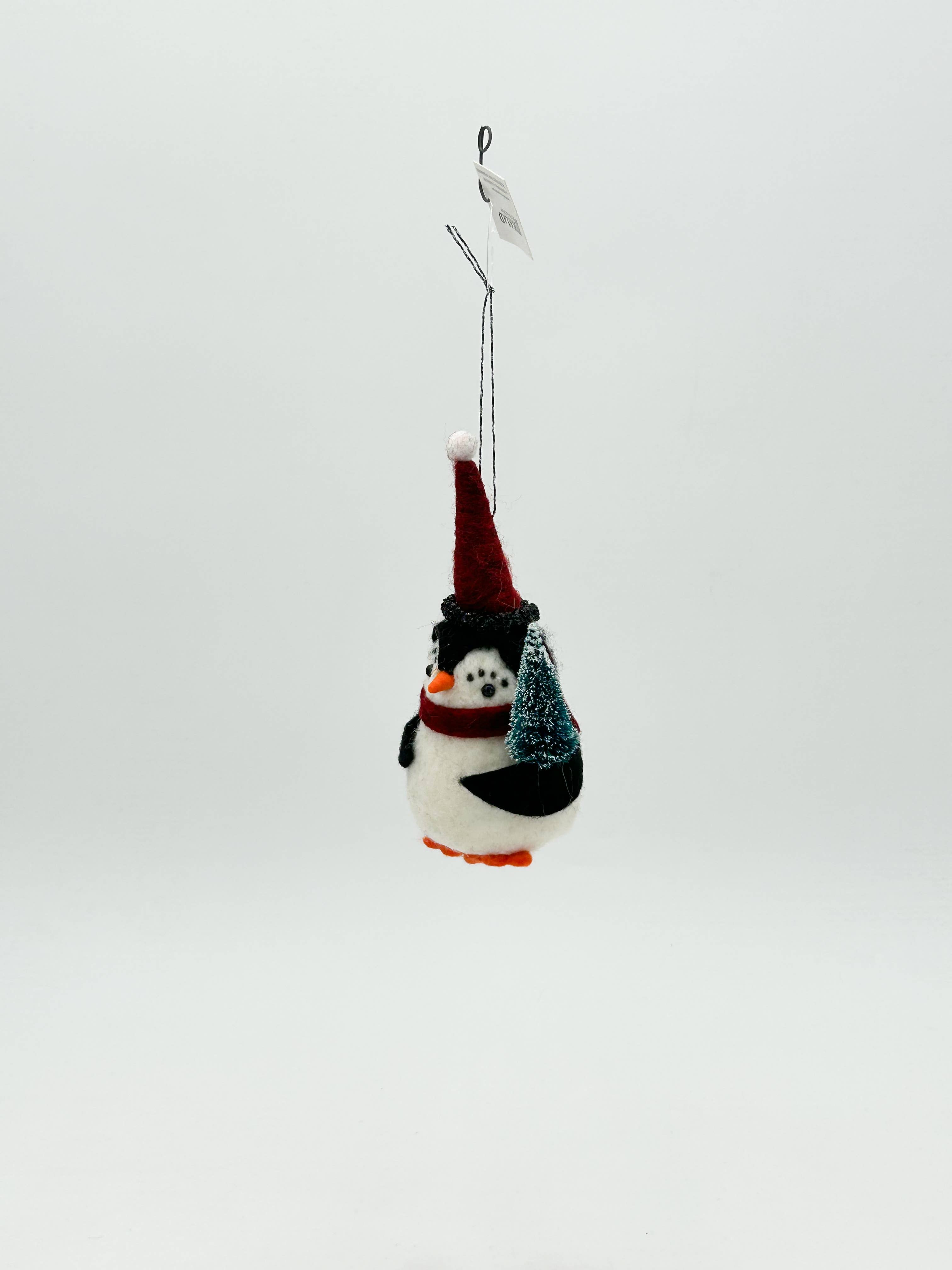 Kalid Christmas – Großhandel Verzierung – Filzfigur Weihnachts-Pinguin mit Baumornament1