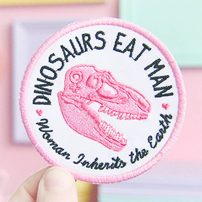 Les dinosaures mangent l'homme, la femme hérite de la parcelle de terre pour la vente par Kate Gabrielle