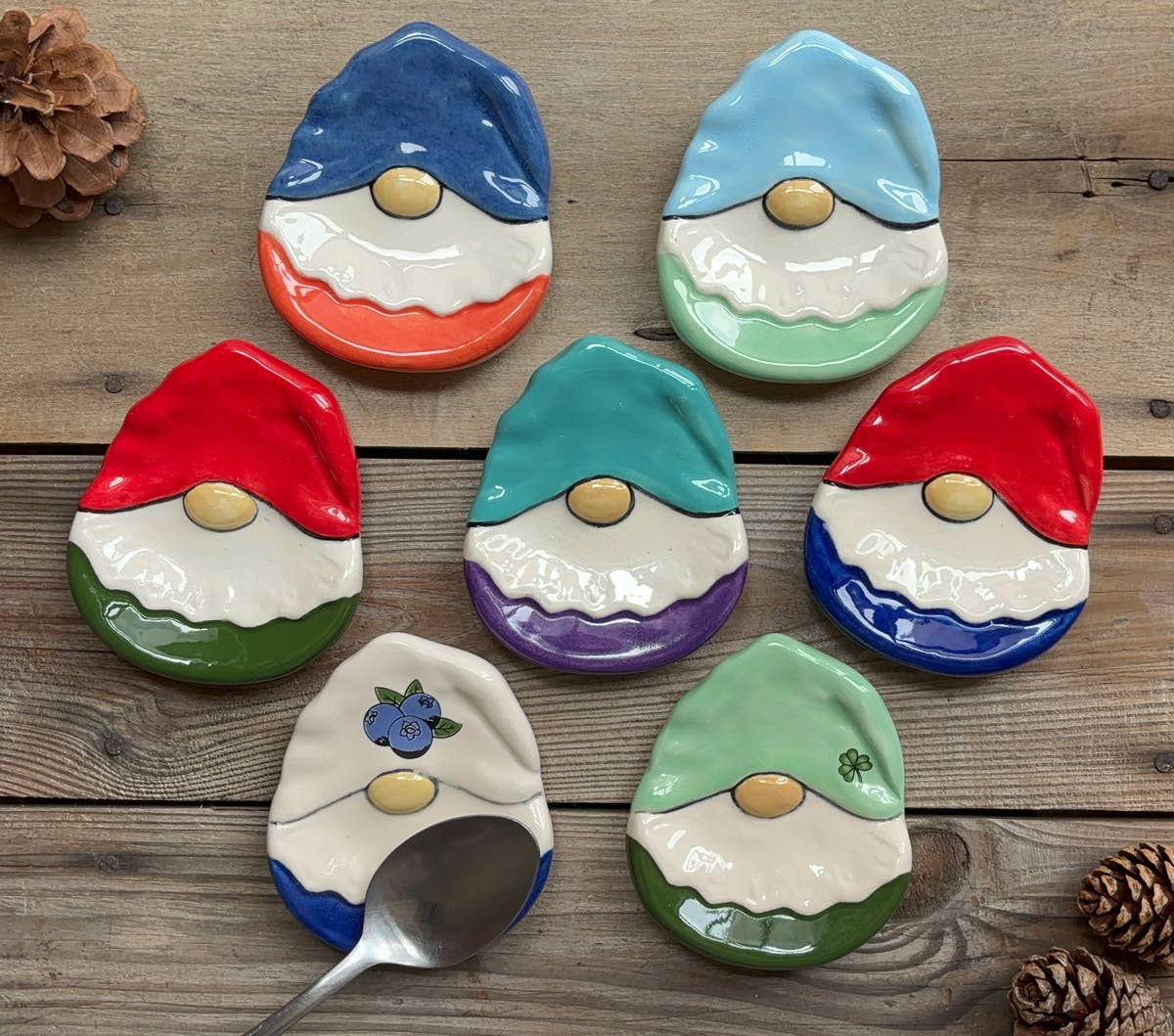 August Ceramics – wholesale Jewellery dish – Ceramic Gnome dishes comes in a pack of 4 different colors.4