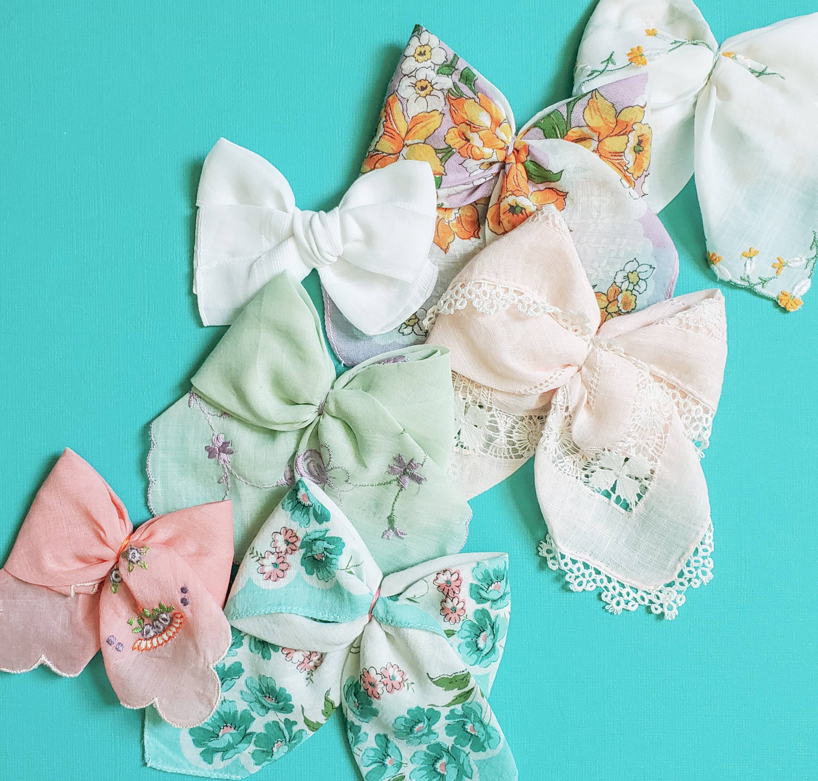 Revival Bow Co. - Venta al por mayor Lazo para el pelo - Niños - Pañuelo vintage personalizado • Estilo cola larga • OOAK7