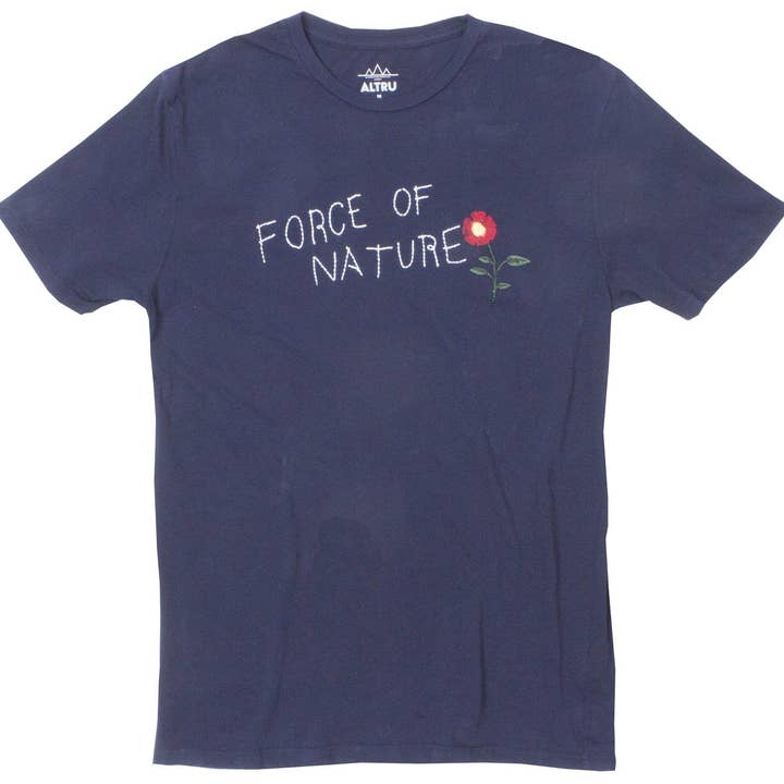Force of Nature Besticktes Grafik-T-Shirt von Altru Apparel für den Großhandel von Altru Apparel