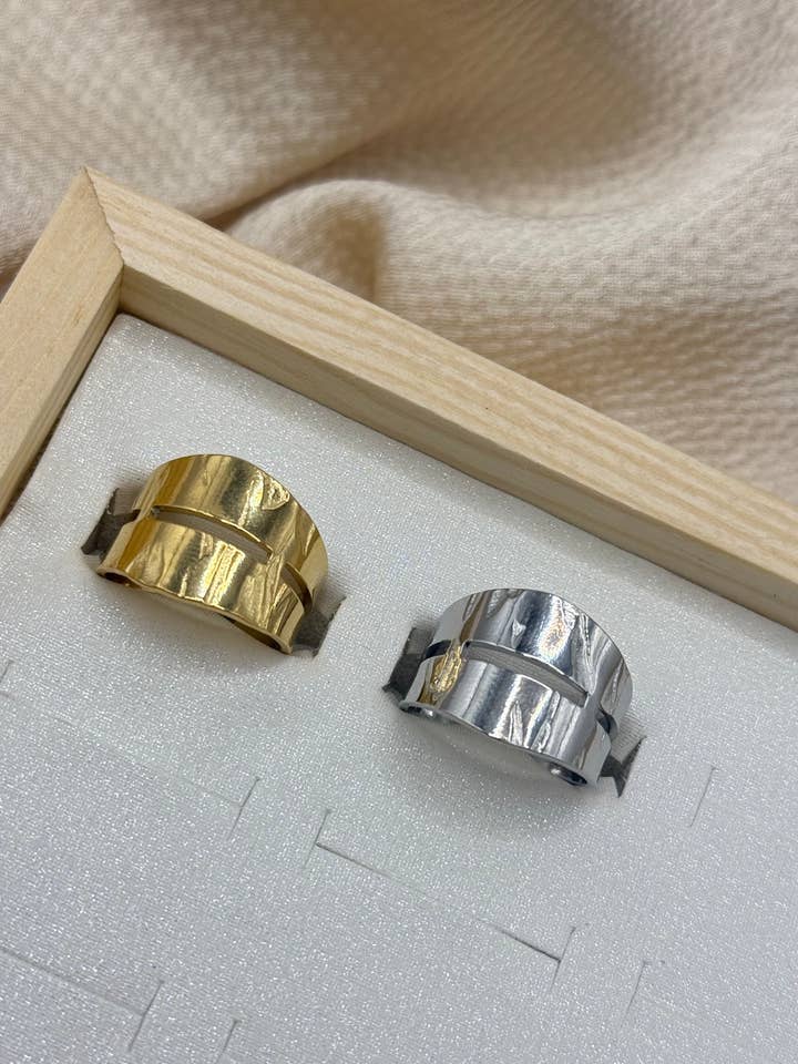 Anello in acciaio inossidabile Doubled Shield per la vendita all'ingrosso da parte di YOLA