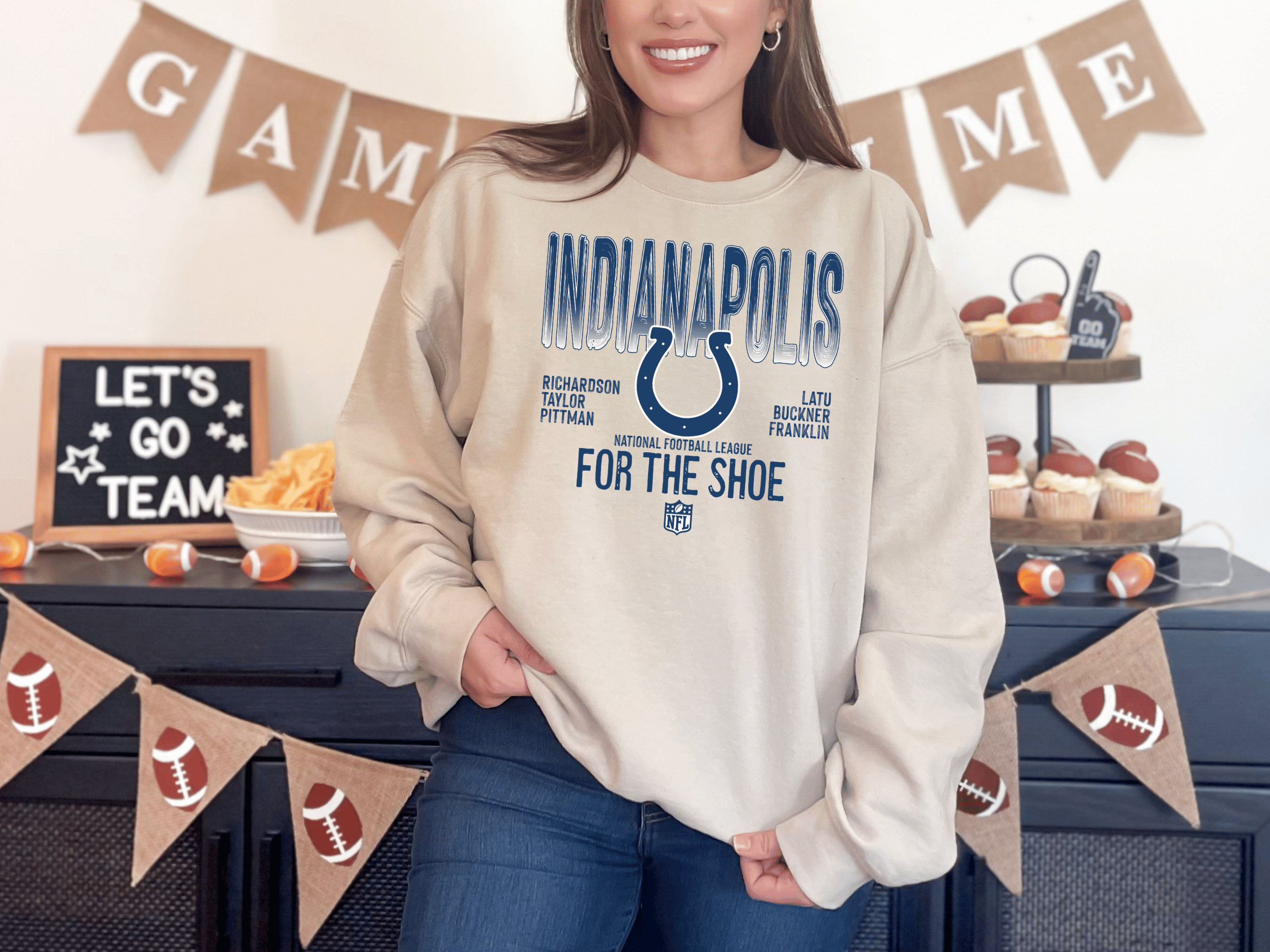 H+P Wholesale - Wholesale Graphic Sweatshirt - Unisex - Indianapolis Colts For The Shoe Graphic Tee/Crew0