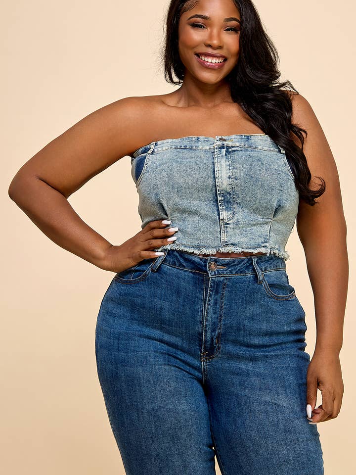 Haut court en jean à ourlet effiloché Plus pour la vente par Namatt Design