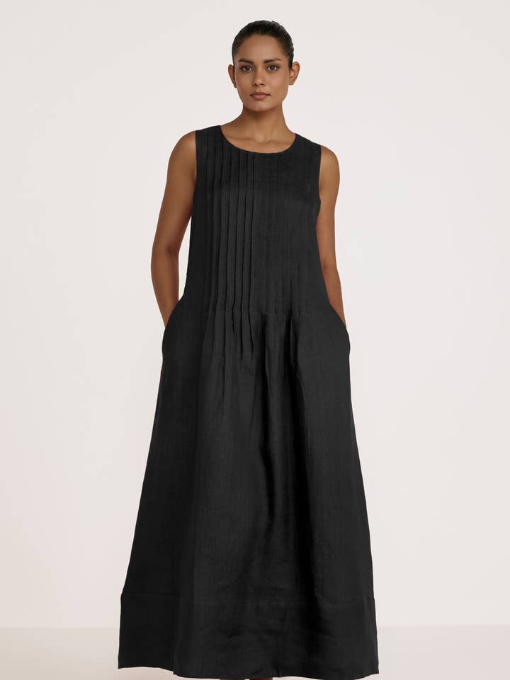 Robe longue plissée - Noir pour la vente par LAUDE the Label