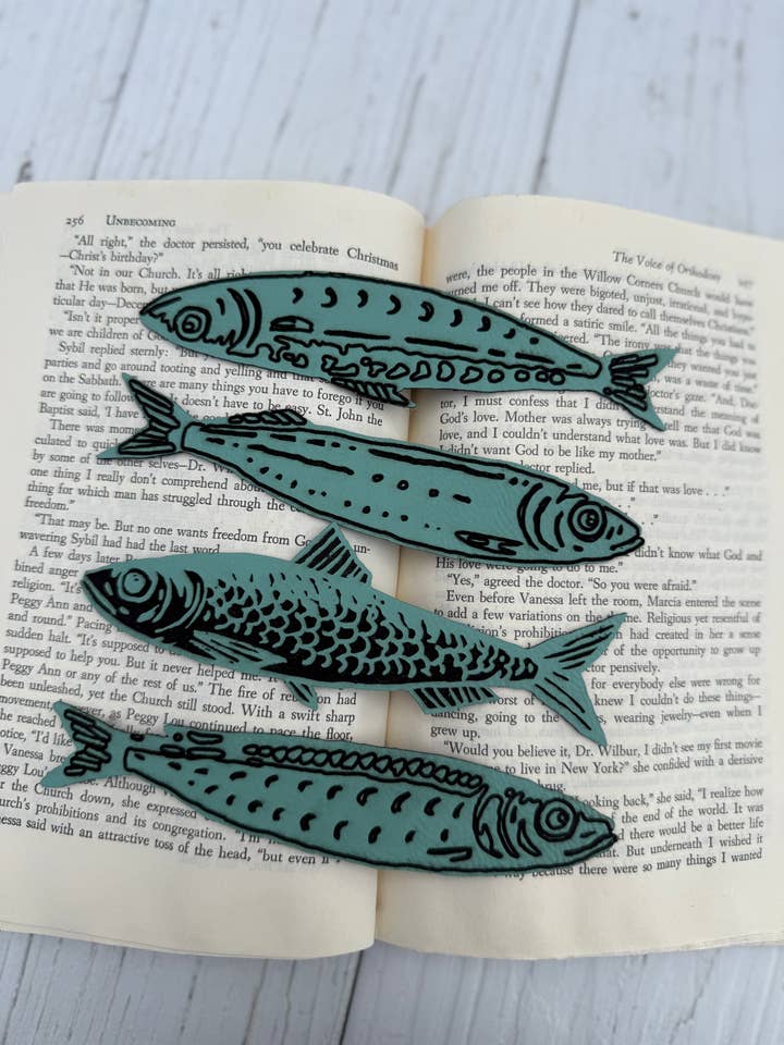 Marque-page en simili cuir Sardine Bait Fish pour la vente par Corkscrew Curiosities