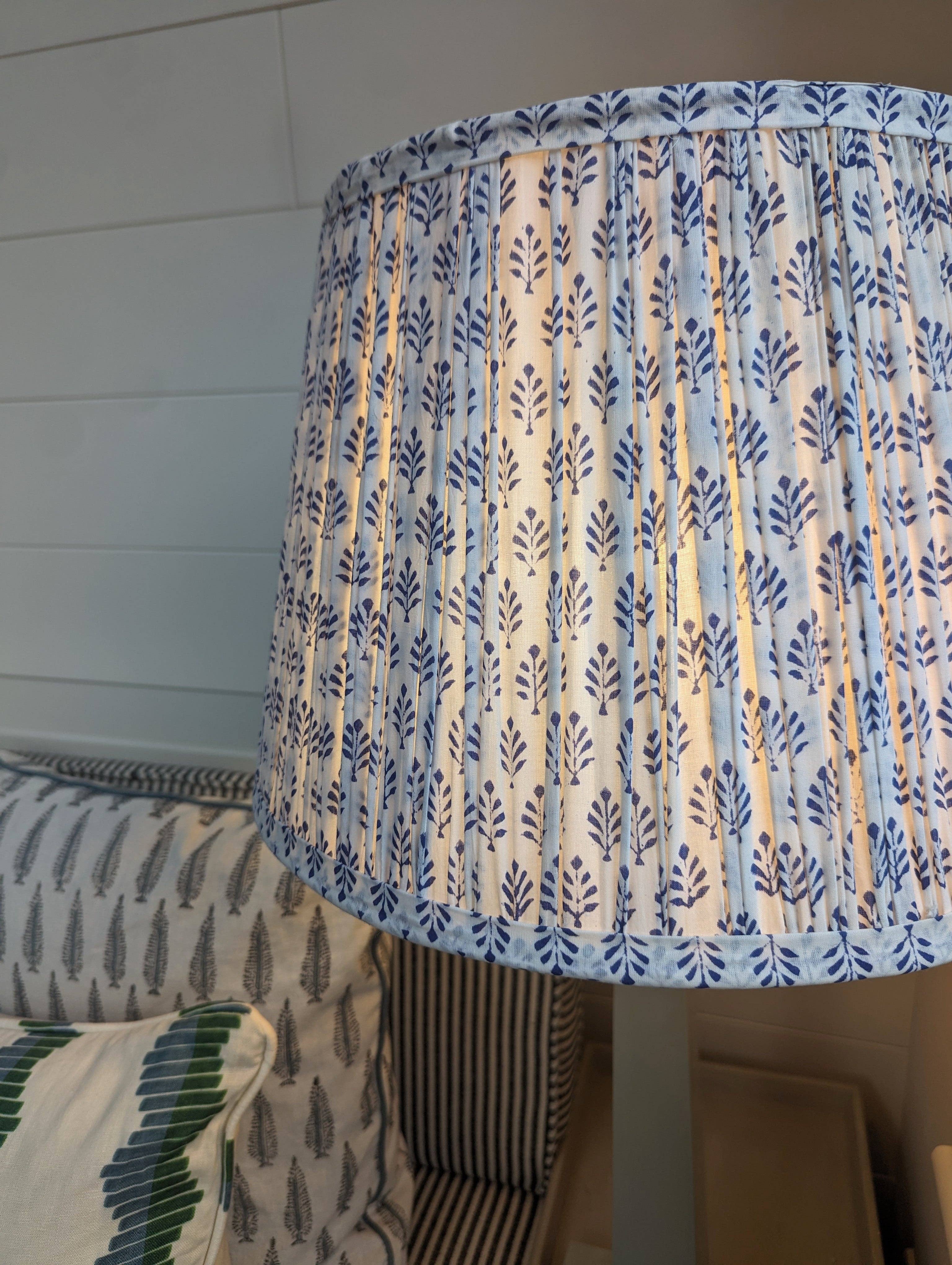 LNH EDIT - Vendita all'ingrosso Paralumi - Paralume pieghettato Sofia Blue Empire in 3 dimensioni6