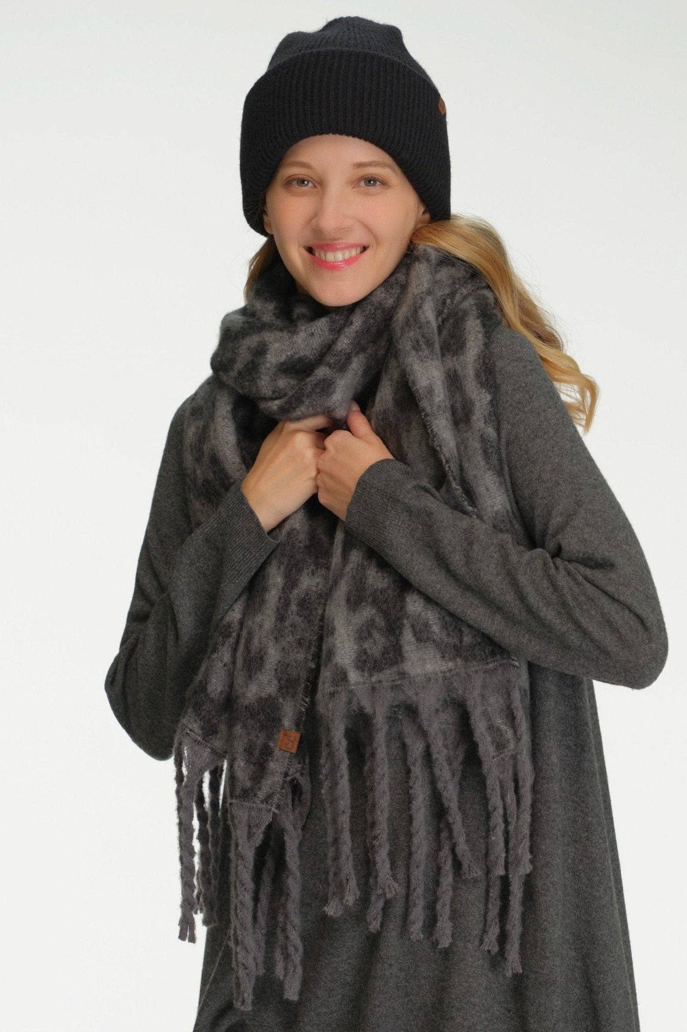 MiMi Wholesale - Wholesale Scarf - Women's - SFC0133 Woven Leopard Print Scarf3