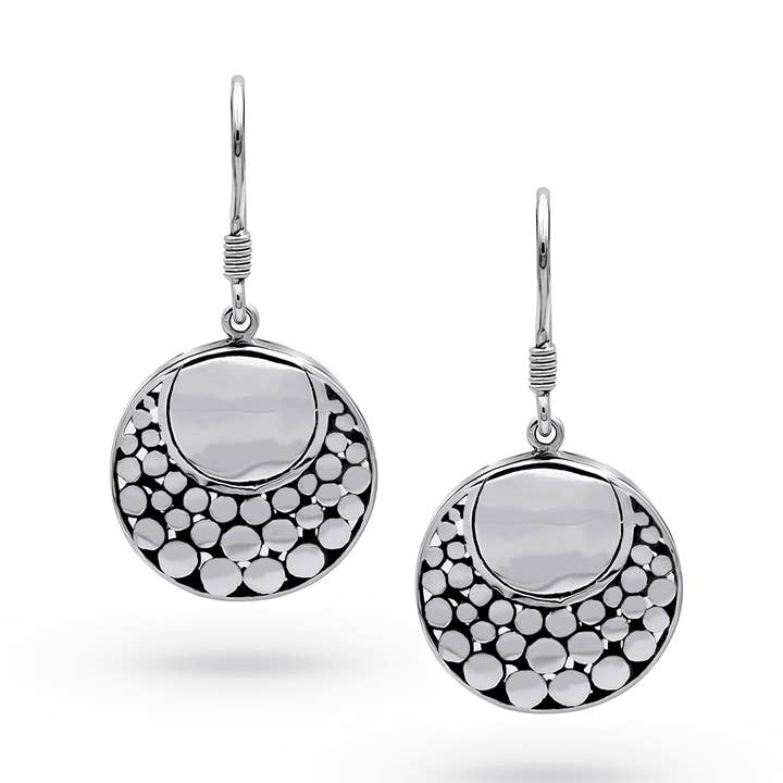 Boucle d'oreille ronde en argent sterling d'artisan balinais pour la vente par Damai Designs