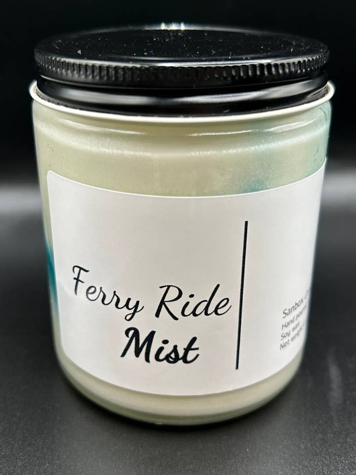 Brume « Ferry Ride » — bougie en cire de soja de 8 onces pour la vente par Sanbox Candle Co