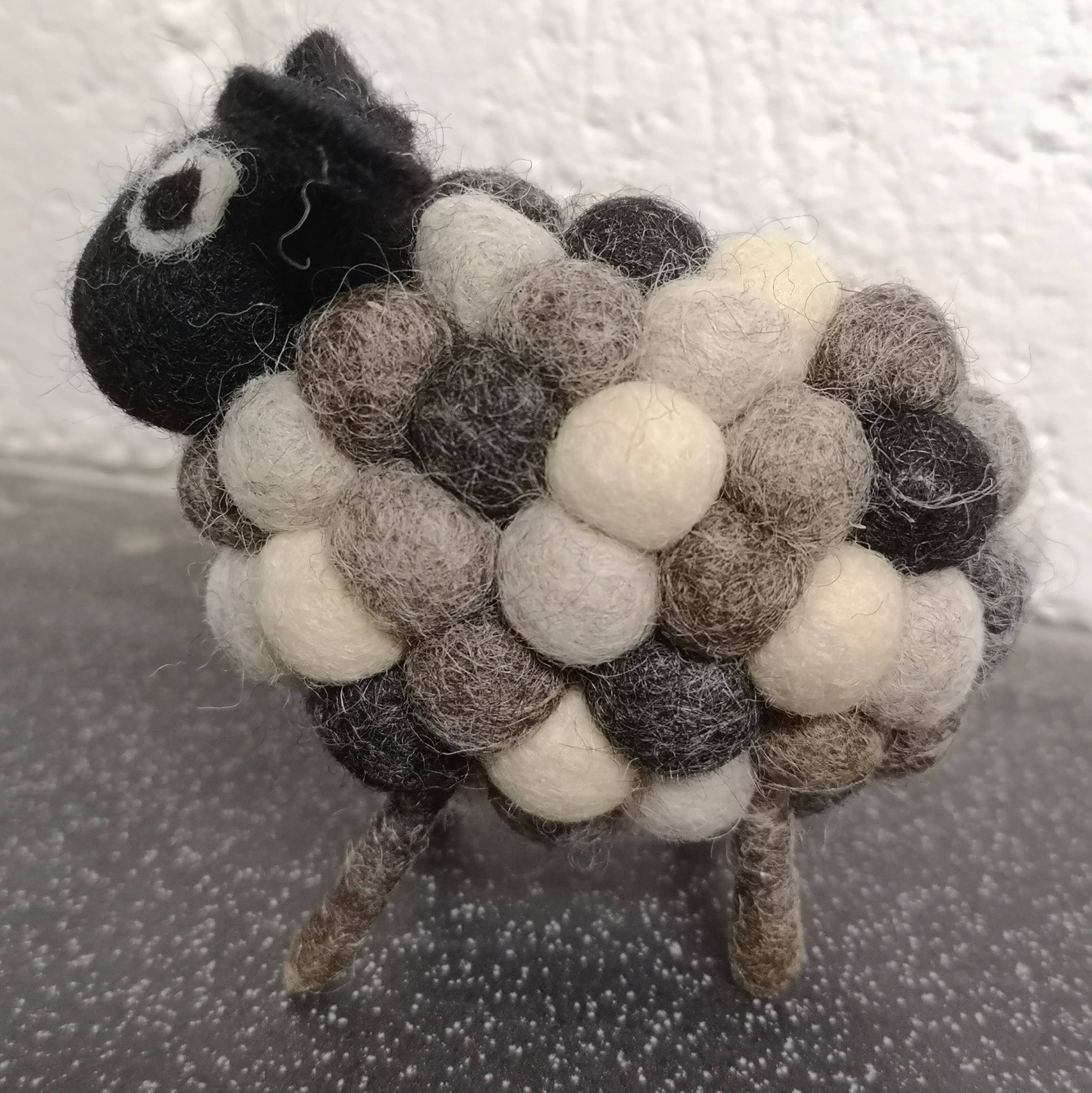 Cool Trade Winds – wholesale Decorative tabletop object – Felted PomPom Sheep2