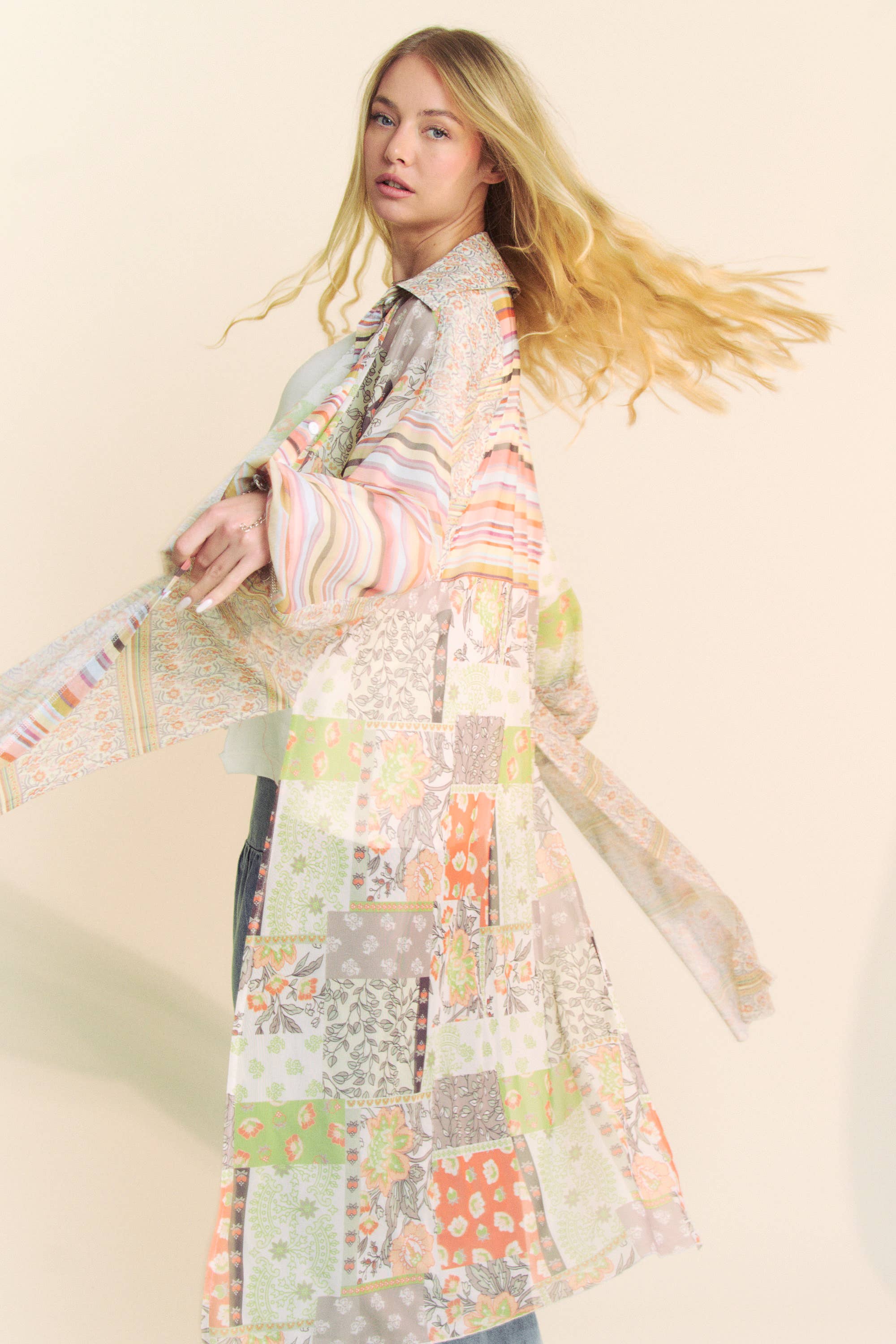 ORANGE BRUN MAXI-SKJORTA MED KNÄPPNING I MESHTRYCK FRAMTILL för wholesale på Faire5