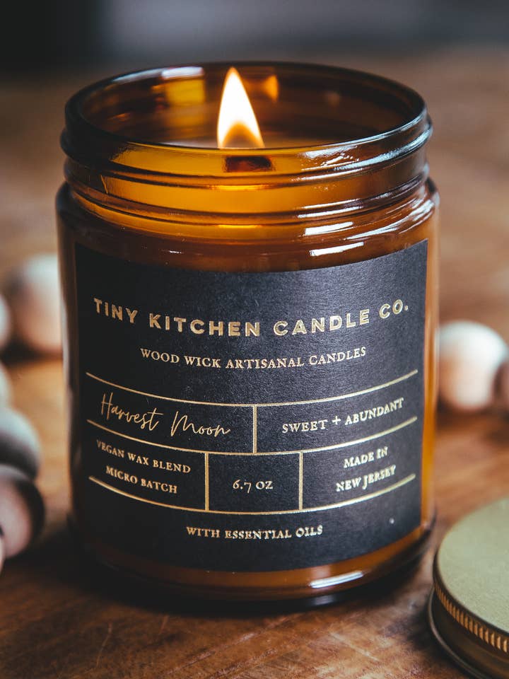 Harvest Moon Wood Wick Candle- 8 oz. voor wholesale door Tiny Kitchen Candle Co.