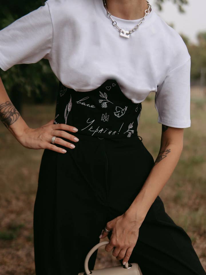 Corsé bordado de lino para mujer Ucrania negro para venta al por mayor de Code Of Nation