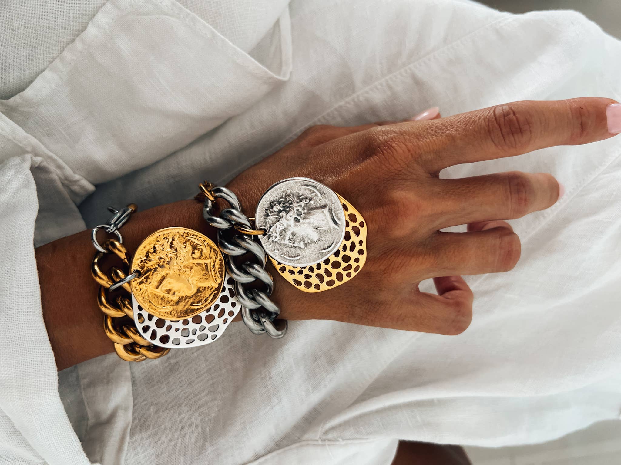 Goupi - Vente Bracelets à breloques/pendentifs - Collier chunky à maillons plats avec pièce ancienne et pendentif disque2