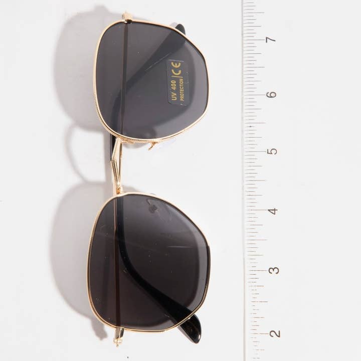 ASSORTITI Set di occhiali da sole con montatura in metallo e lenti rotonde in vendita all'ingrosso su Faire4