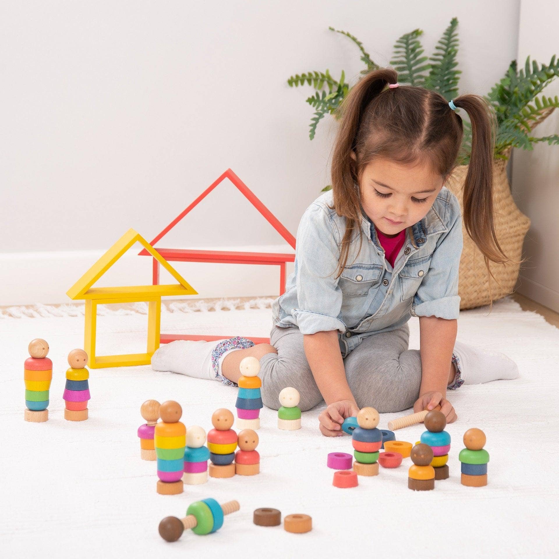 Commotion (Europe) BV – Engroshandel Trælegetøj - Børn – Farvede træfigurer af mennesker i forskellige hudtoner - sæt med 25 stk1