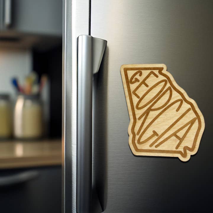 Magnete in legno inciso Georgia Word Art per la vendita all'ingrosso da parte di The Trendy Traveler