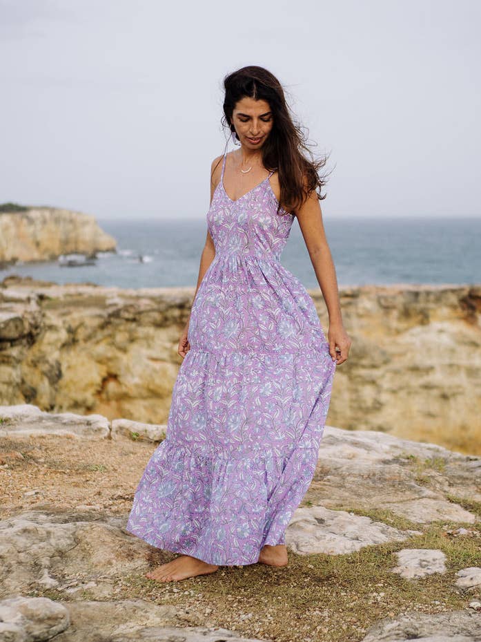 Robe Maxi Mar y Sol - Lavender Drift pour la vente par Guava Lane