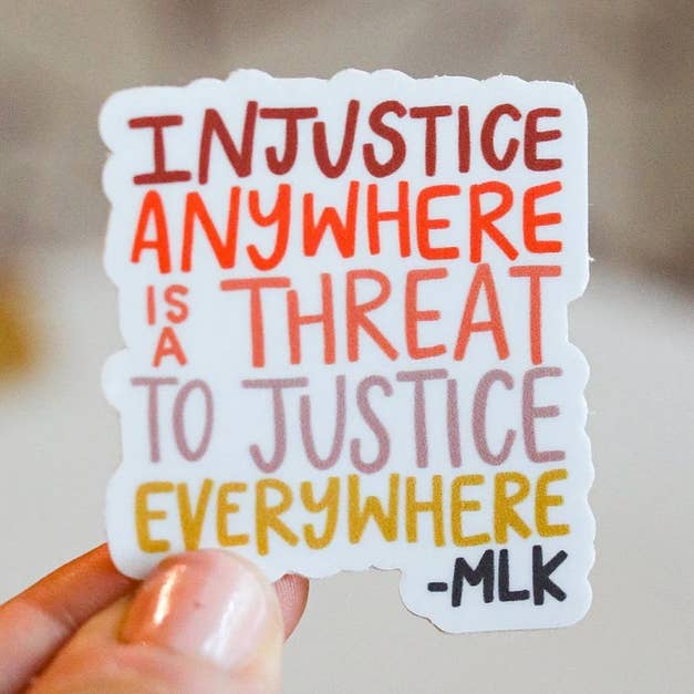 Adesivo Injustiça em qualquer lugar é uma ameaça à justiça em todos os lugares por atacado de ByTarynShop