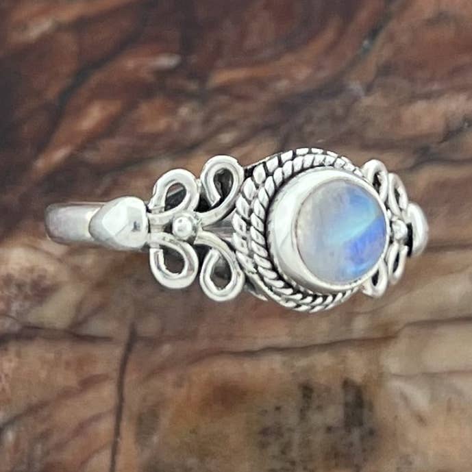 ANELLO EDEN IN ARGENTO STERLING MOONSTONE per la vendita all'ingrosso da parte di Nugent Jewelry