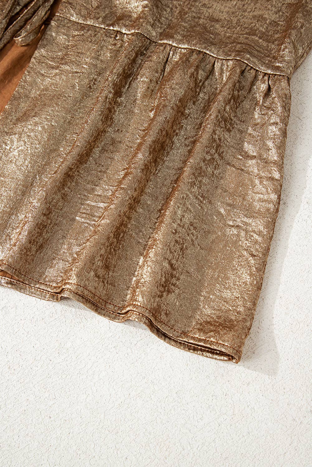 Goud Metallic Babydoll Blouse met Striksluiting aan de Voorzijde voor groothandel op Faire6