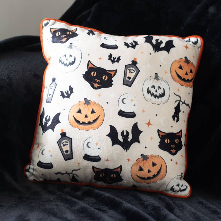 Cuscino quadrato con stampa di Halloween a forma di gatto e zucca, 35 cm per la vendita all'ingrosso da parte di Something Different Wholesale