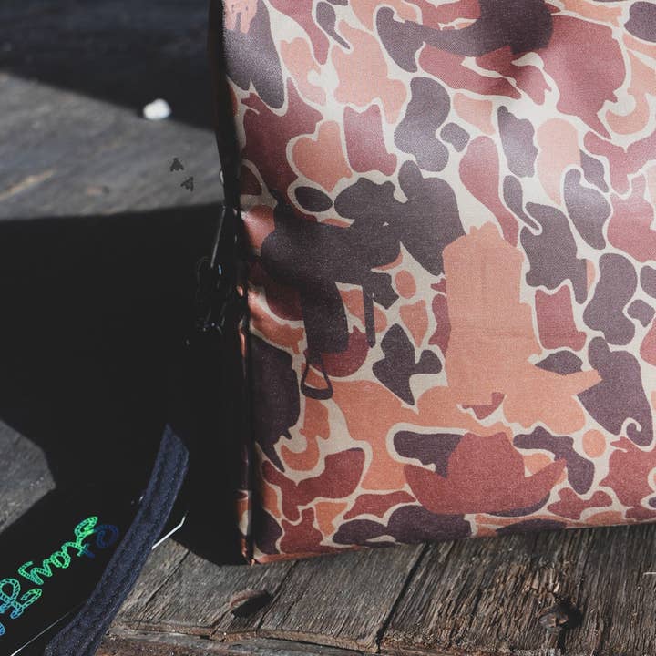 2 Fly Co - Wholesale Weekender Bag - Women's - THAT TRAVELER BAG *COWBOY CAMO2