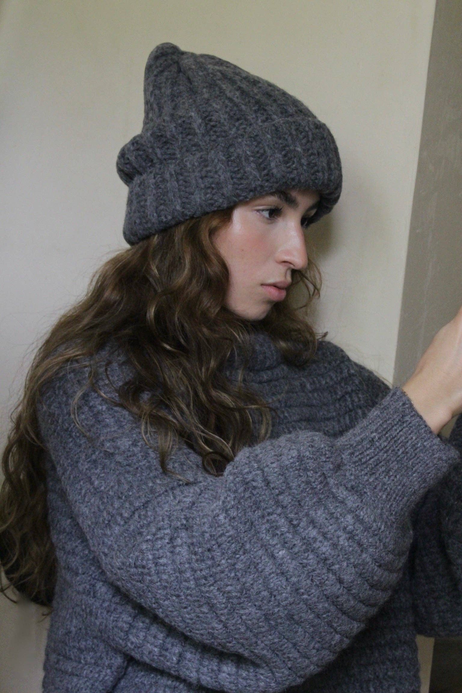 Na Nin – Großhandel Strickpullover – Damen – Romy Strickpullover aus Alpakawolle mit Ballonärmeln15